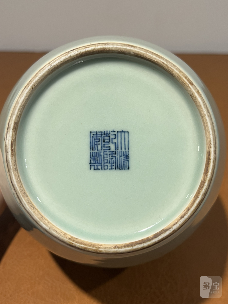 清乾隆 豆青釉月牙纹盖罐 - 图12